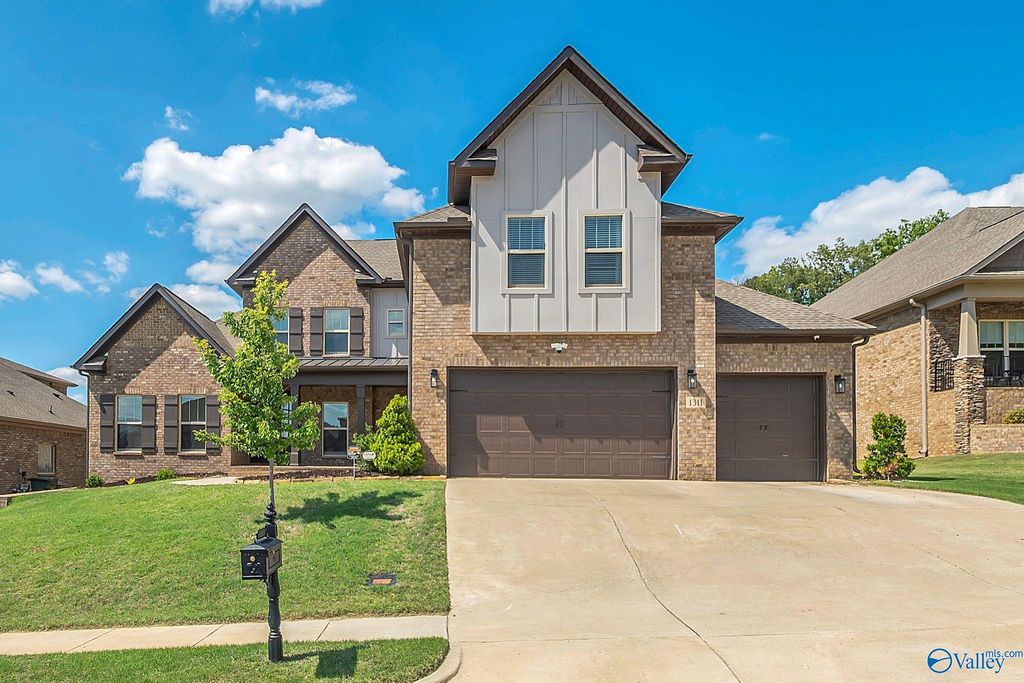 1311 Pecan Point Way SE, Huntsville, AL 35803