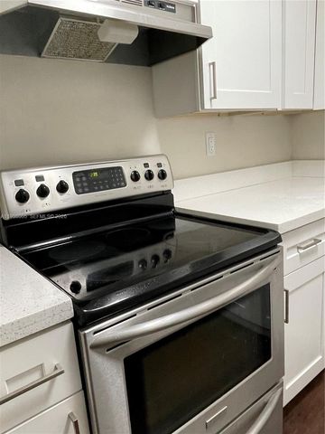 7390 NW 38th St 3, Davie, FL 33024