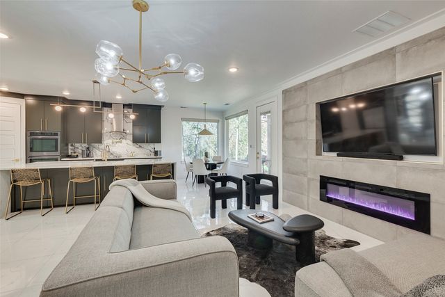 1001 Coke Drive, Arlington, TX 76010