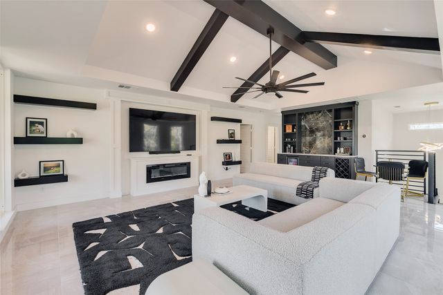 1001 Coke Drive, Arlington, TX 76010