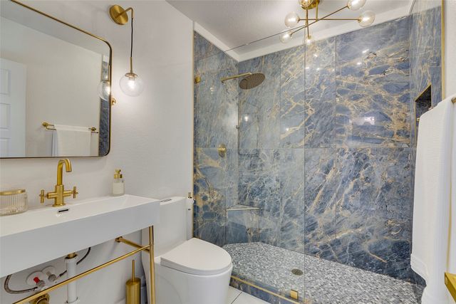 1001 Coke Drive, Arlington, TX 76010