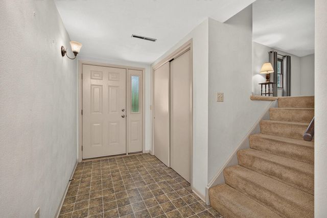 516 W Mulberry Lane, Long Grove, IA 52756