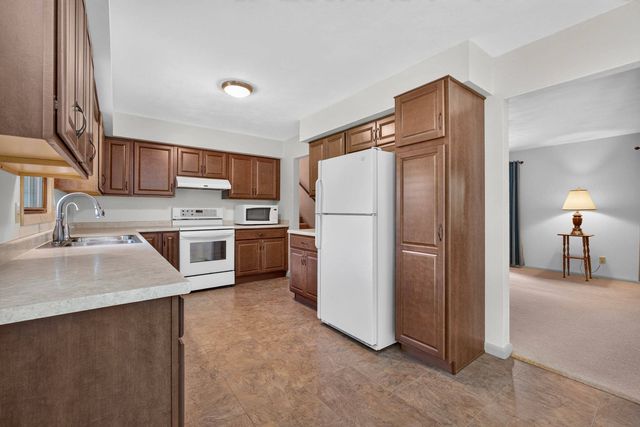 516 W Mulberry Lane, Long Grove, IA 52756