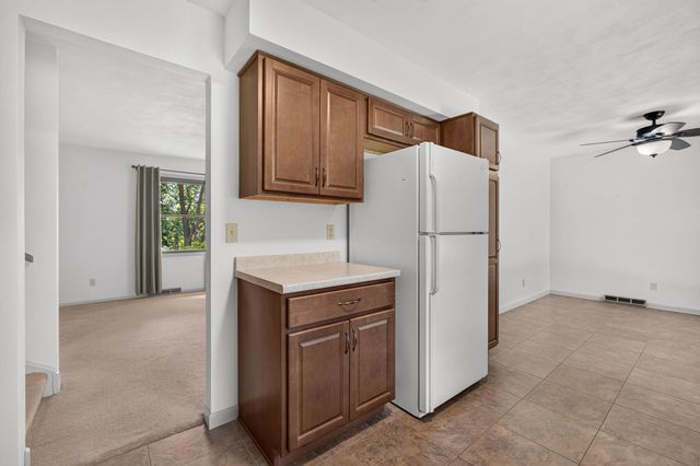 516 W Mulberry Lane, Long Grove, IA 52756