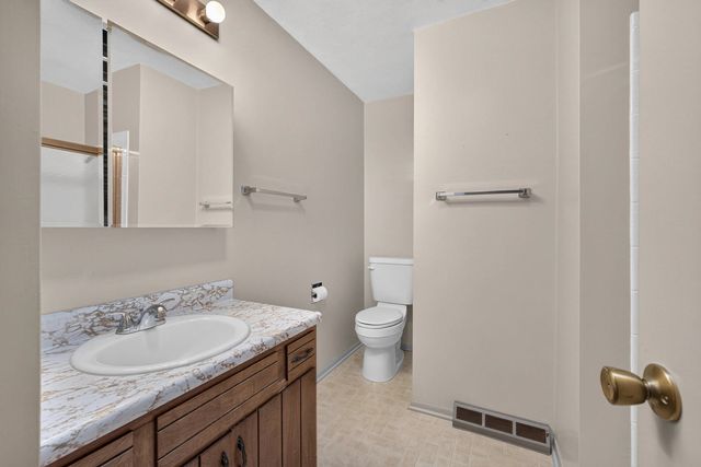 516 W Mulberry Lane, Long Grove, IA 52756