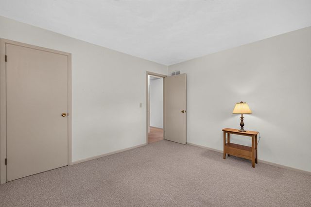 516 W Mulberry Lane, Long Grove, IA 52756