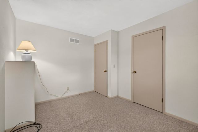 516 W Mulberry Lane, Long Grove, IA 52756
