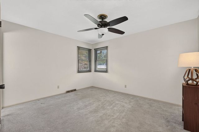 516 W Mulberry Lane, Long Grove, IA 52756