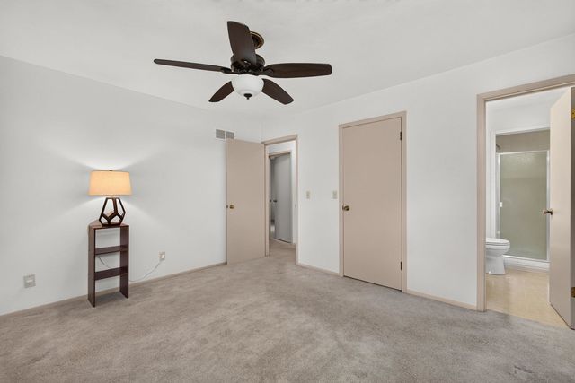 516 W Mulberry Lane, Long Grove, IA 52756