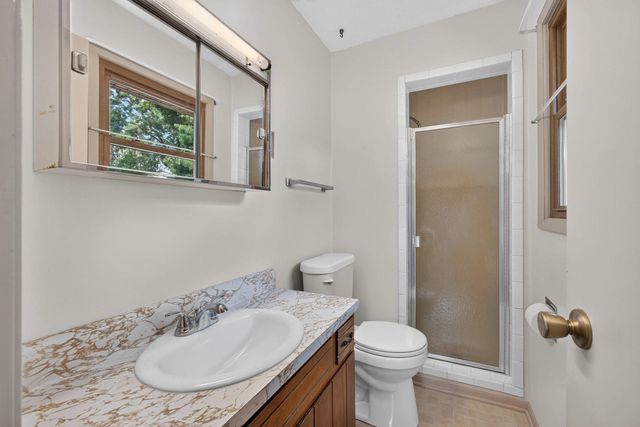 516 W Mulberry Lane, Long Grove, IA 52756