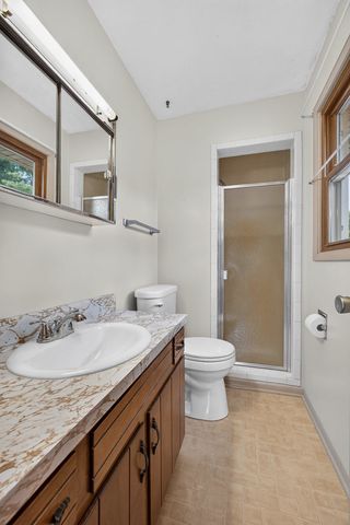 516 W Mulberry Lane, Long Grove, IA 52756