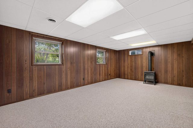 516 W Mulberry Lane, Long Grove, IA 52756