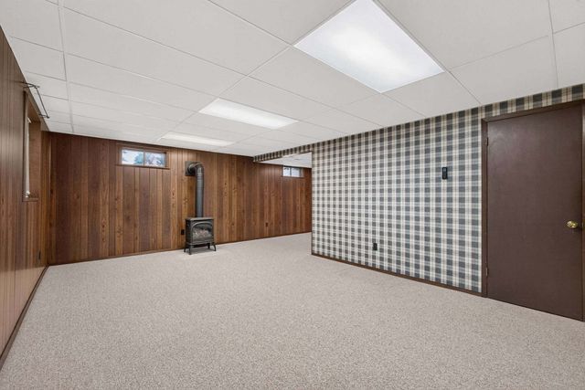 516 W Mulberry Lane, Long Grove, IA 52756