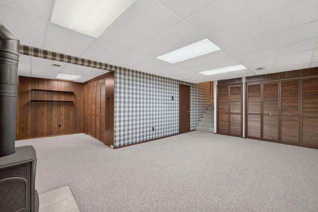 516 W Mulberry Lane, Long Grove, IA 52756