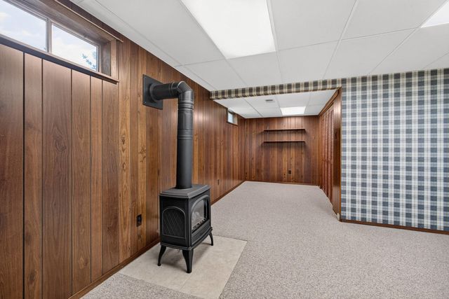 516 W Mulberry Lane, Long Grove, IA 52756
