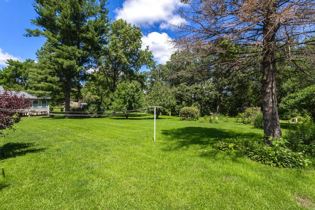 516 W Mulberry Lane, Long Grove, IA 52756