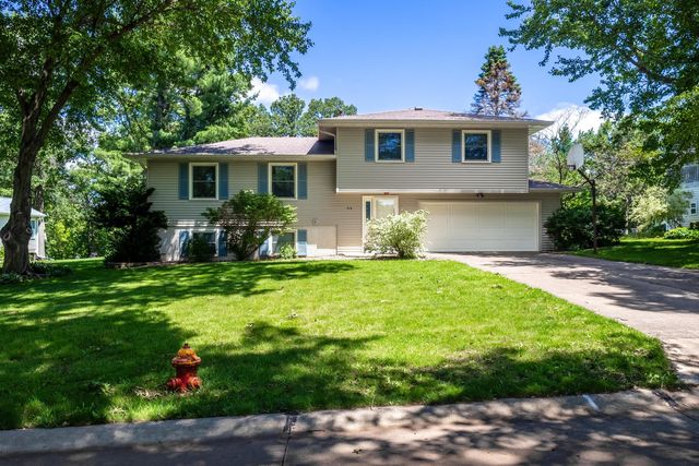 516 W Mulberry Lane, Long Grove, IA 52756