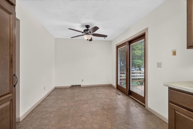 516 W Mulberry Lane, Long Grove, IA 52756