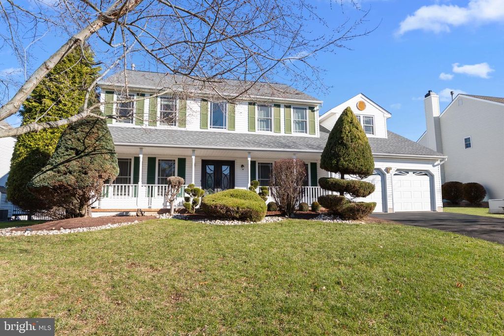 Image 1 of property listing at 941 MEADOW GLEN RD, Warminster, PA 18974