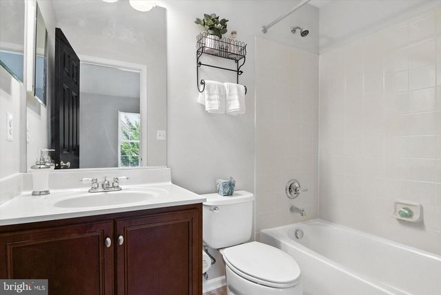42806 LONGWORTH TER, Chantilly, VA 20152