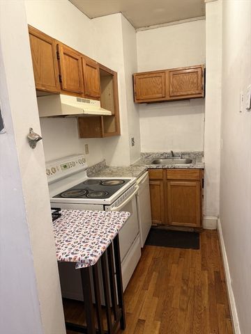 1834 Beacon St 11, Brookline, MA 02445