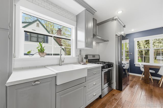 923 South Avenue, St. Charles, IL 60174