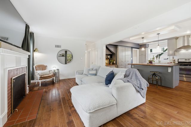 923 South Avenue, St. Charles, IL 60174