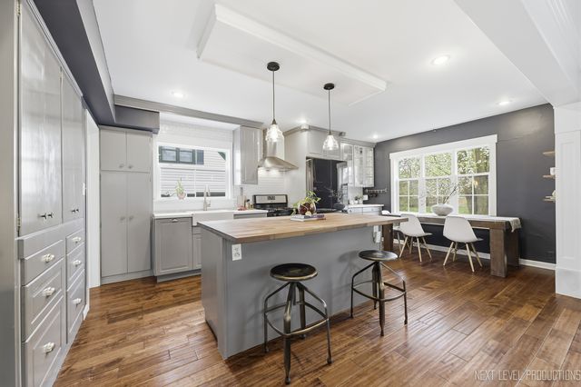 923 South Avenue, St. Charles, IL 60174