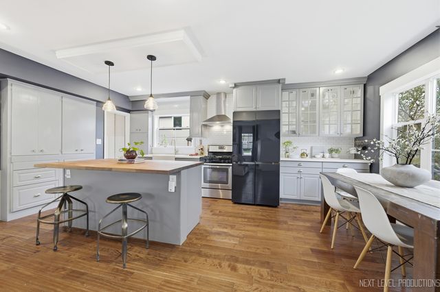 923 South Avenue, St. Charles, IL 60174