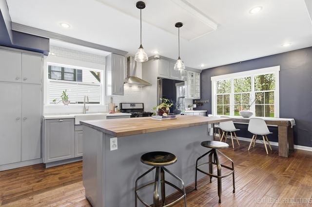 923 South Avenue, St. Charles, IL 60174