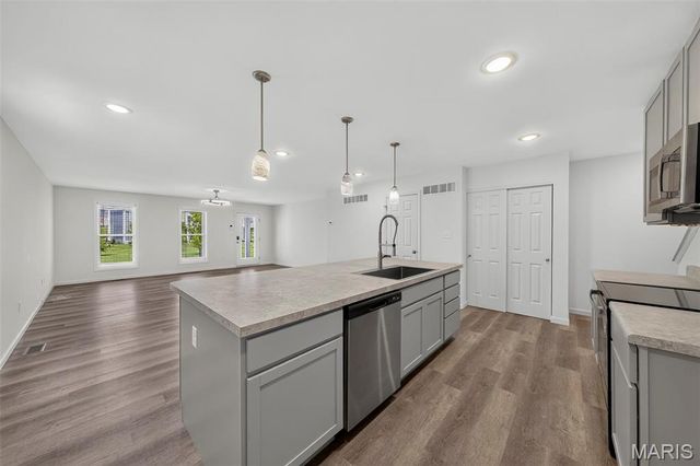 108 Tiber Way, St Charles, MO 63301