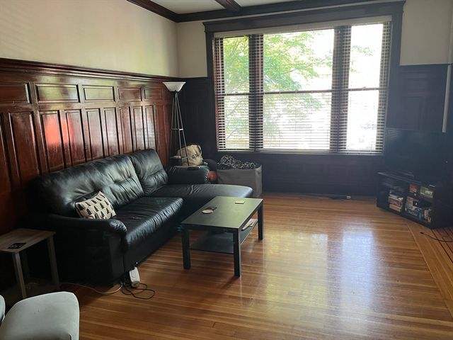 1033 Beacon Street 1, Brookline, MA 02446