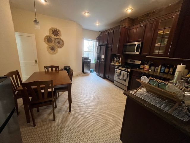 1033 Beacon Street 1, Brookline, MA 02446