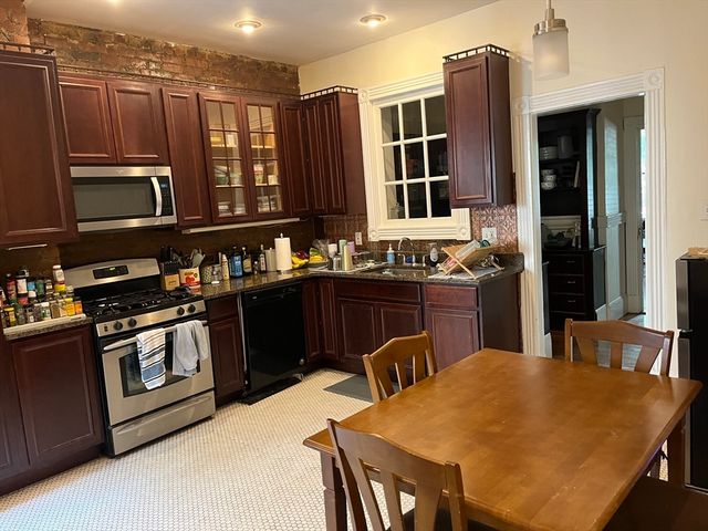 1033 Beacon Street 1, Brookline, MA 02446