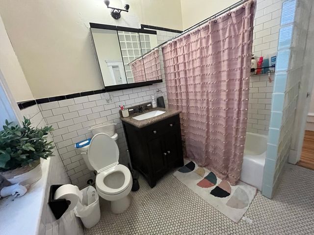 1033 Beacon Street 1, Brookline, MA 02446