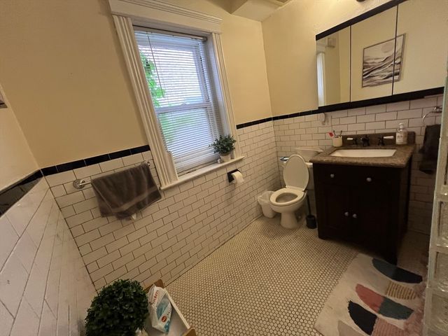 1033 Beacon Street 1, Brookline, MA 02446