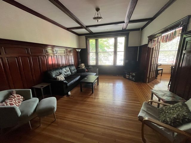 1033 Beacon Street 1, Brookline, MA 02446