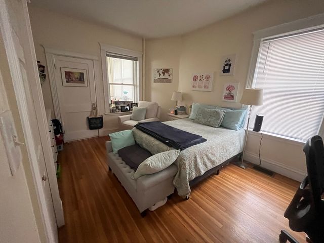 1033 Beacon Street 1, Brookline, MA 02446