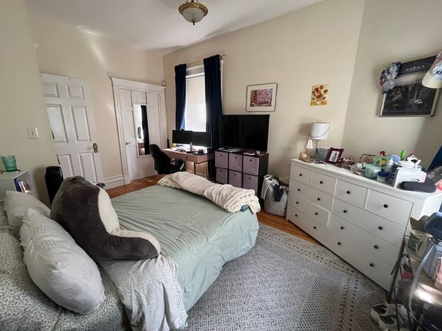1033 Beacon Street 1, Brookline, MA 02446