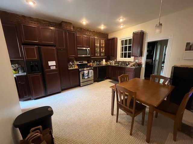 1033 Beacon Street 1, Brookline, MA 02446