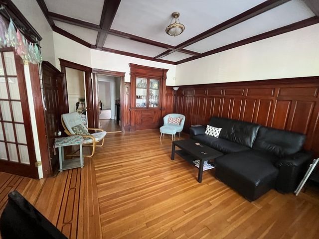 1033 Beacon Street 1, Brookline, MA 02446