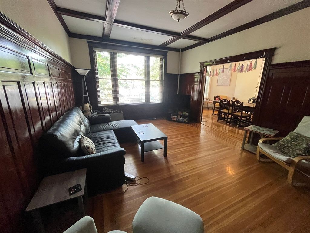 1033 Beacon Street 1, Brookline, MA 02446
