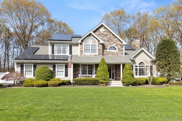 251 Oakwood Road, Oakdale, NY 11769