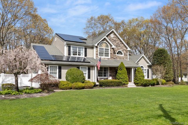 251 Oakwood Road, Oakdale, NY 11769