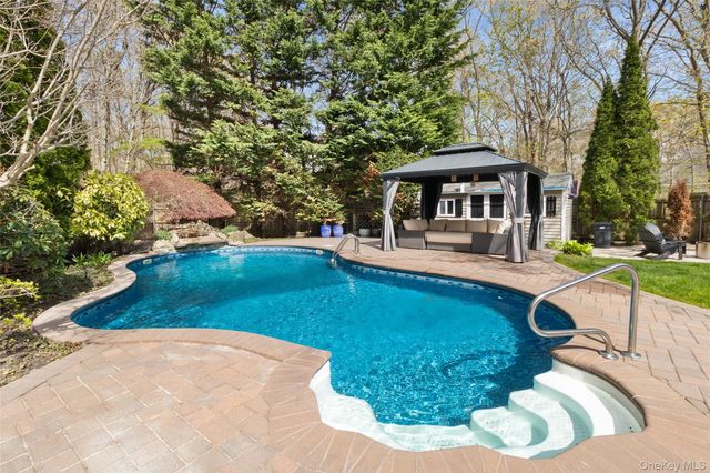 251 Oakwood Road, Oakdale, NY 11769