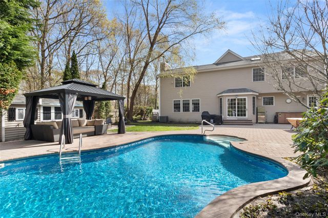 251 Oakwood Road, Oakdale, NY 11769