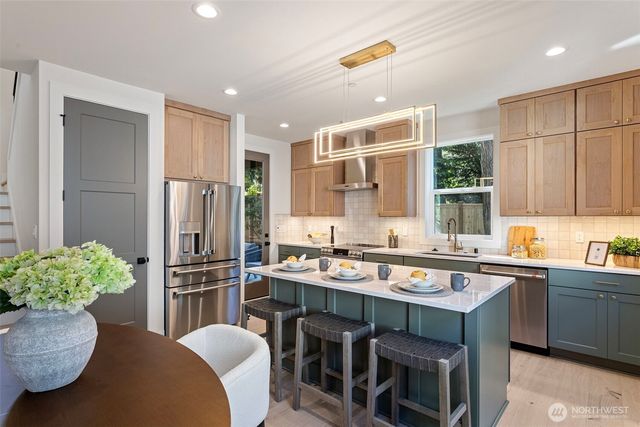 12831 NE 78th Place, Kirkland, WA 98033
