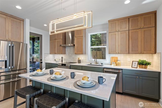 12831 NE 78th Place, Kirkland, WA 98033