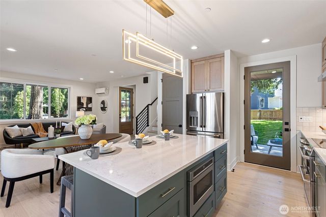 12831 NE 78th Place, Kirkland, WA 98033