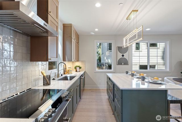 12831 NE 78th Place, Kirkland, WA 98033